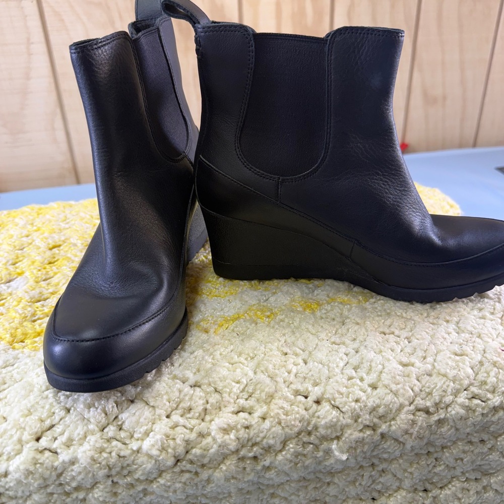 UGG Chevonne Black Waterproof Leather Wedge Ankle Boots 1106755 Womens 8